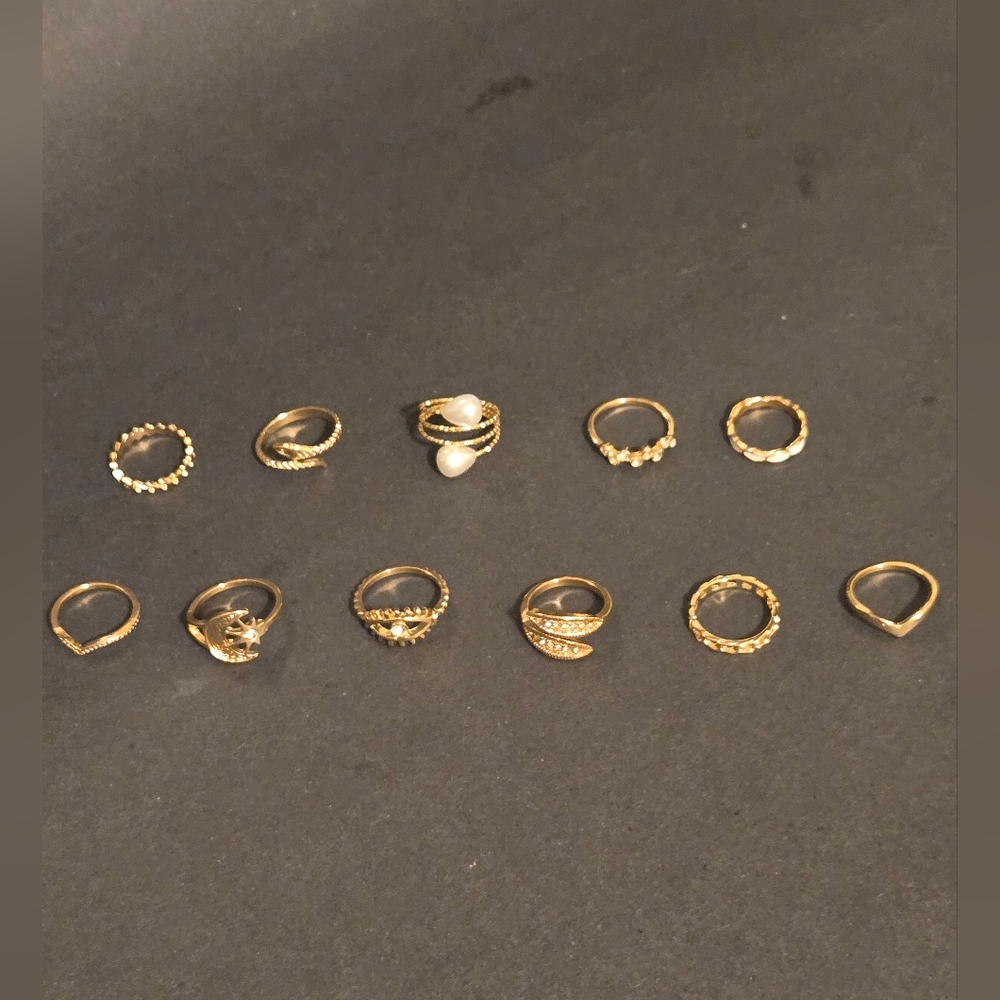 Set Of 11 Gold UniquelyDesigned Rings Size 7....25062 25070
